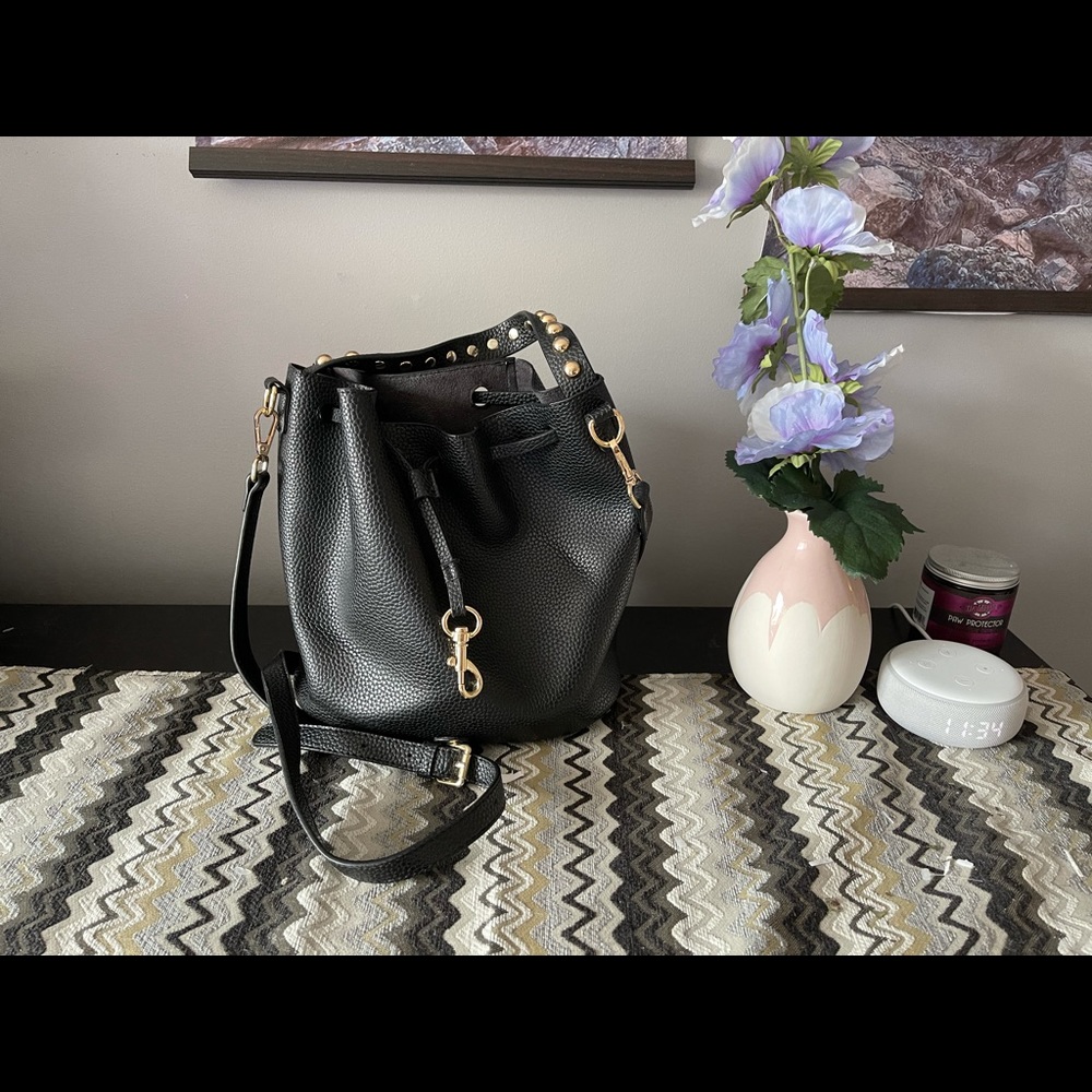 Beautiful black leather bucket bag